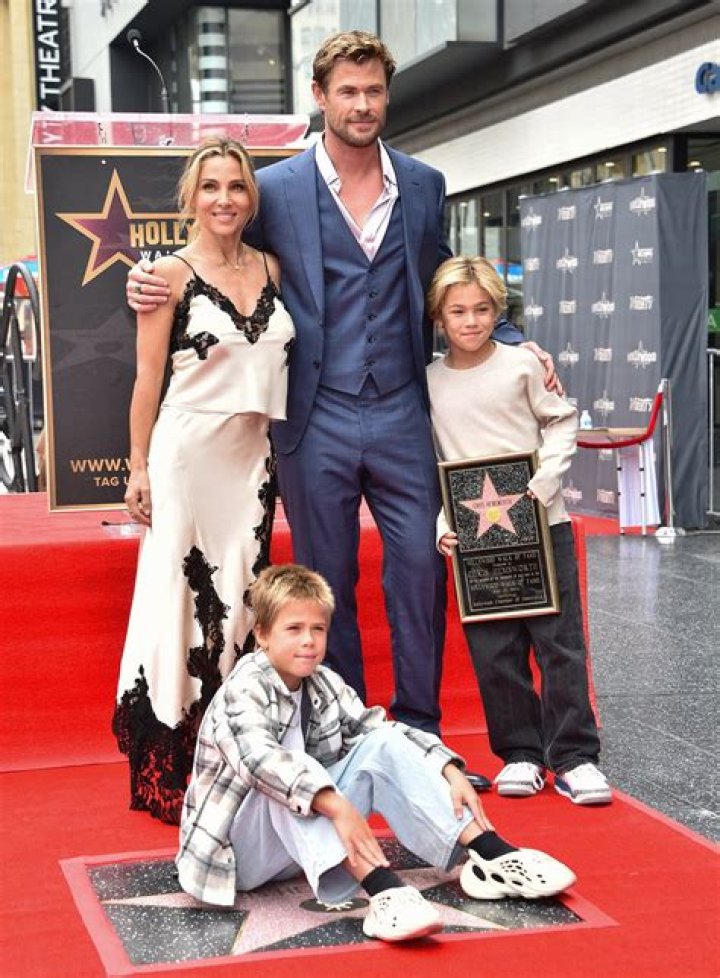 Taylor Hemsworth Biography, Age, Cousins, Height, Net worth